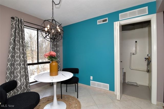 6340 Greenwood Pky 205, Sagamore Hills, OH 44067