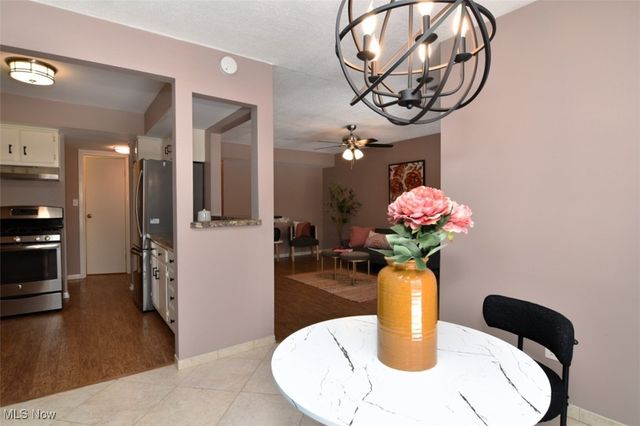 6340 Greenwood Pky 205, Sagamore Hills, OH 44067