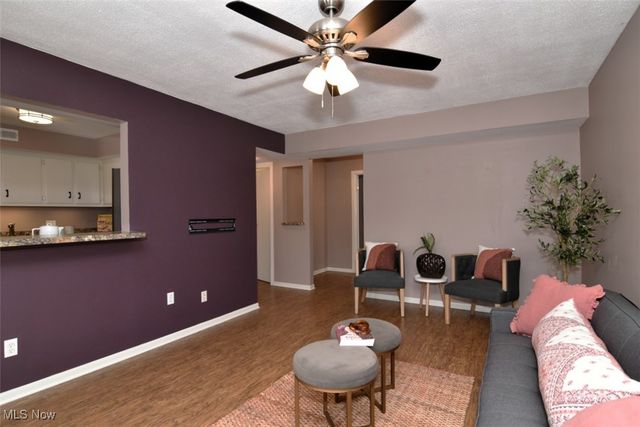 6340 Greenwood Pky 205, Sagamore Hills, OH 44067