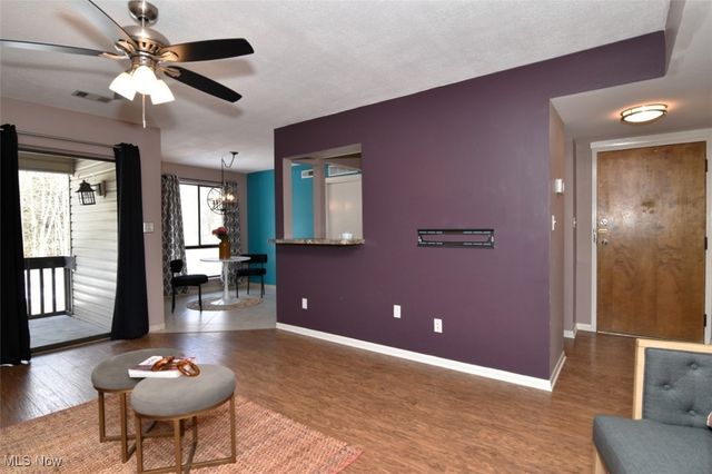 6340 Greenwood Pky 205, Sagamore Hills, OH 44067