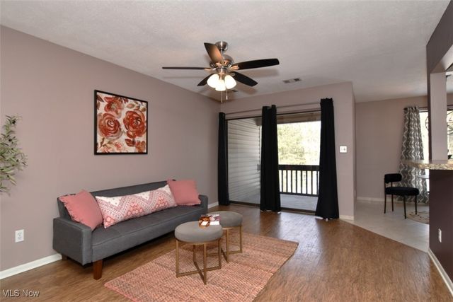 6340 Greenwood Pky 205, Sagamore Hills, OH 44067