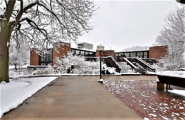 6340 Greenwood Pky 205, Sagamore Hills, OH 44067