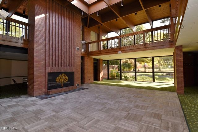 6340 Greenwood Pky 205, Sagamore Hills, OH 44067