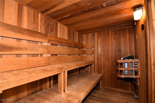 6340 Greenwood Pky 205, Sagamore Hills, OH 44067