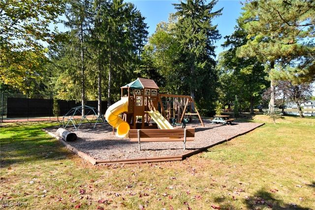 6340 Greenwood Pky 205, Sagamore Hills, OH 44067