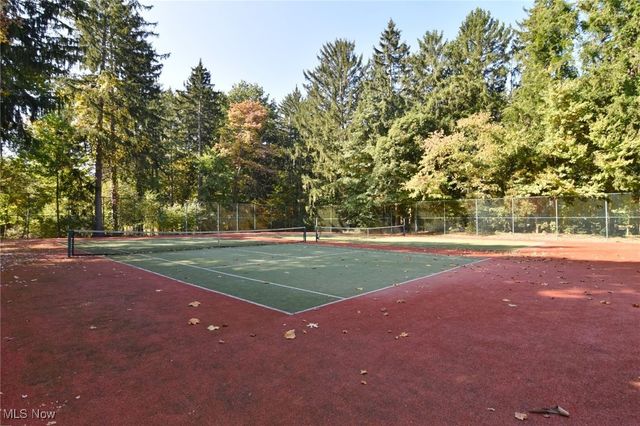 6340 Greenwood Pky 205, Sagamore Hills, OH 44067