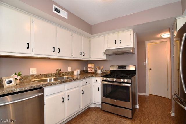 6340 Greenwood Pky 205, Sagamore Hills, OH 44067