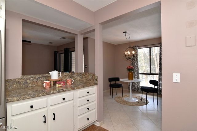 6340 Greenwood Pky 205, Sagamore Hills, OH 44067