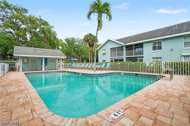 153 Wading Bird CIR J201, Naples, FL 34110
