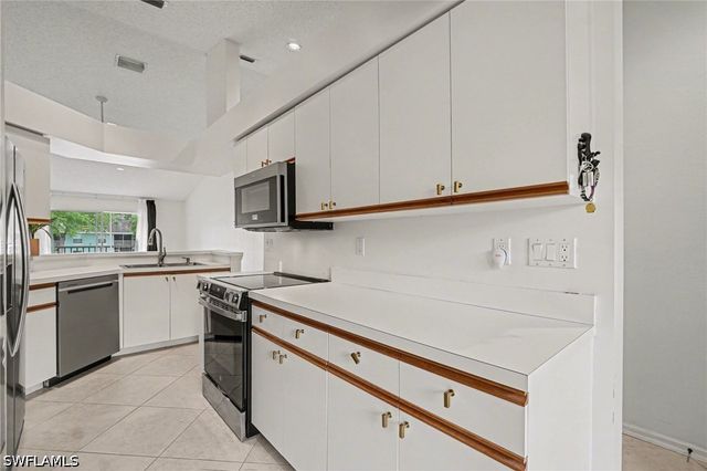 153 Wading Bird CIR J201, Naples, FL 34110