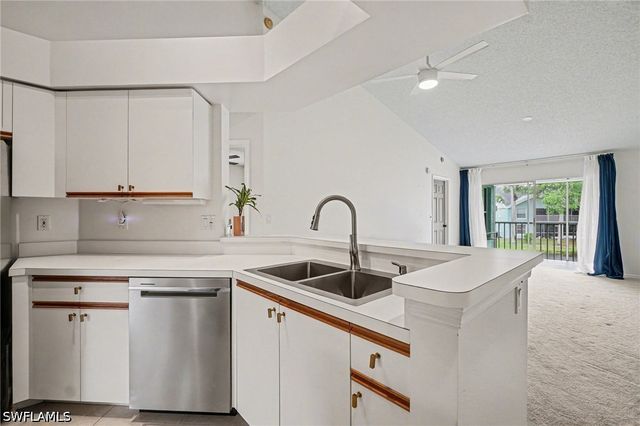 153 Wading Bird CIR J201, Naples, FL 34110