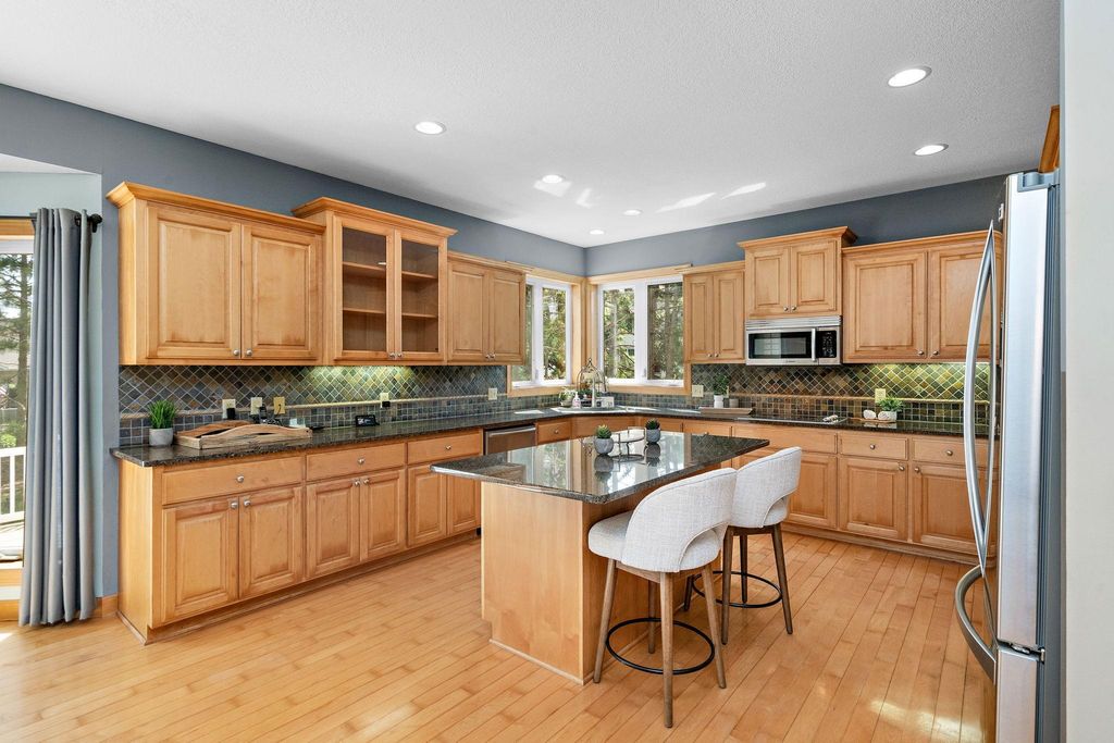 8197 Drexel Court, Eden Prairie, MN 55347 — photo 4