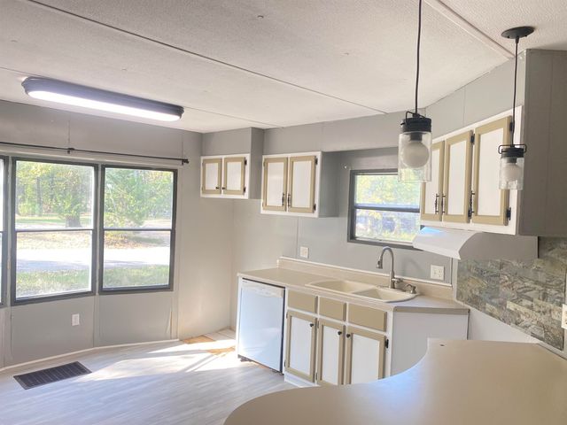 75 KERRI DR, Crump, TN 38327