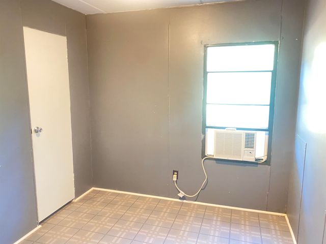 75 KERRI DR, Crump, TN 38327