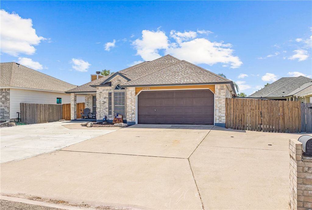 15225 Barataria Dr, Corpus Christi, TX 78418 — exterior
