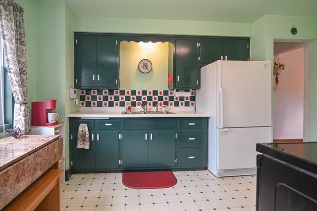 1036 THRUSH STREET, Green Bay, WI 54303
