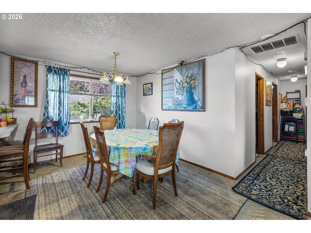 230 Sw 8TH Ave, Canby, OR 97013