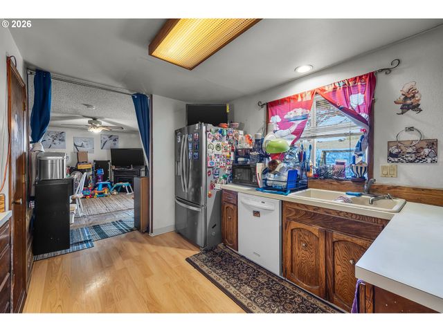 230 Sw 8TH Ave, Canby, OR 97013