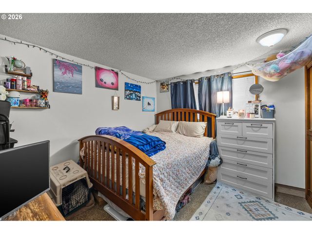 230 Sw 8TH Ave, Canby, OR 97013