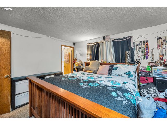 230 Sw 8TH Ave, Canby, OR 97013