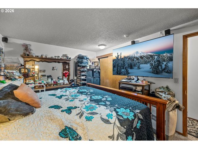 230 Sw 8TH Ave, Canby, OR 97013