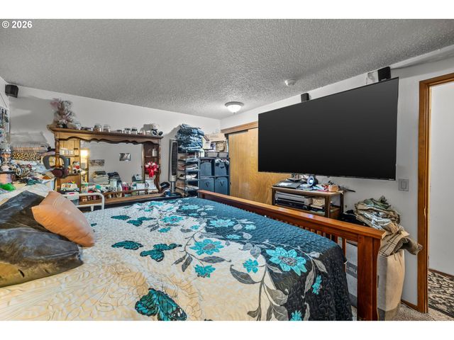 230 Sw 8TH Ave, Canby, OR 97013