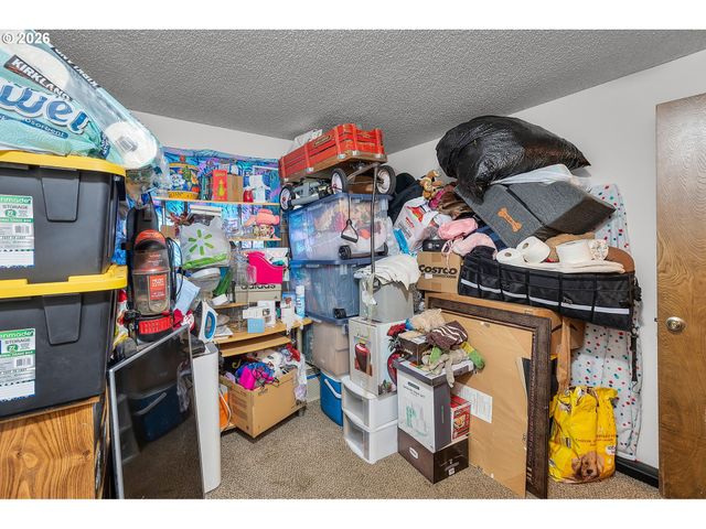 230 Sw 8TH Ave, Canby, OR 97013