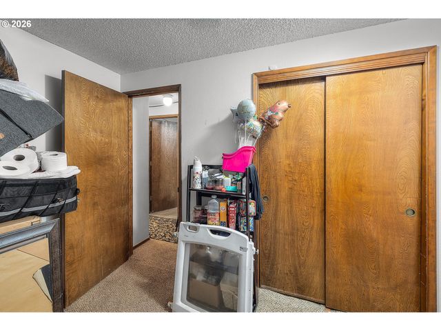 230 Sw 8TH Ave, Canby, OR 97013