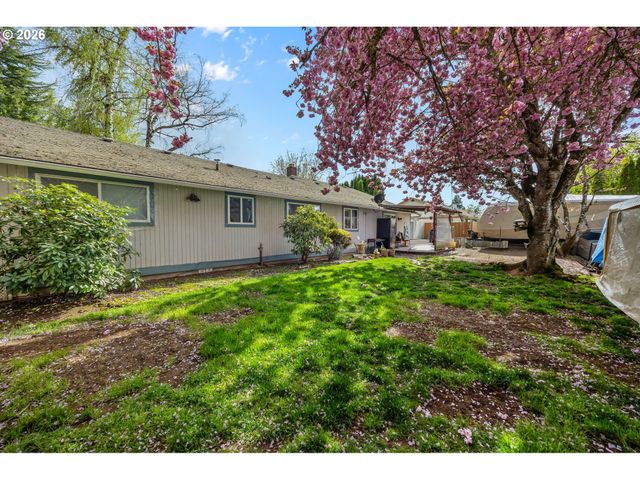 230 Sw 8TH Ave, Canby, OR 97013