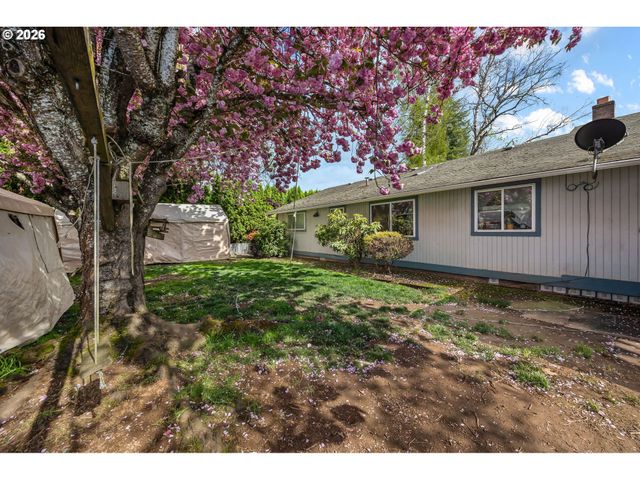 230 Sw 8TH Ave, Canby, OR 97013