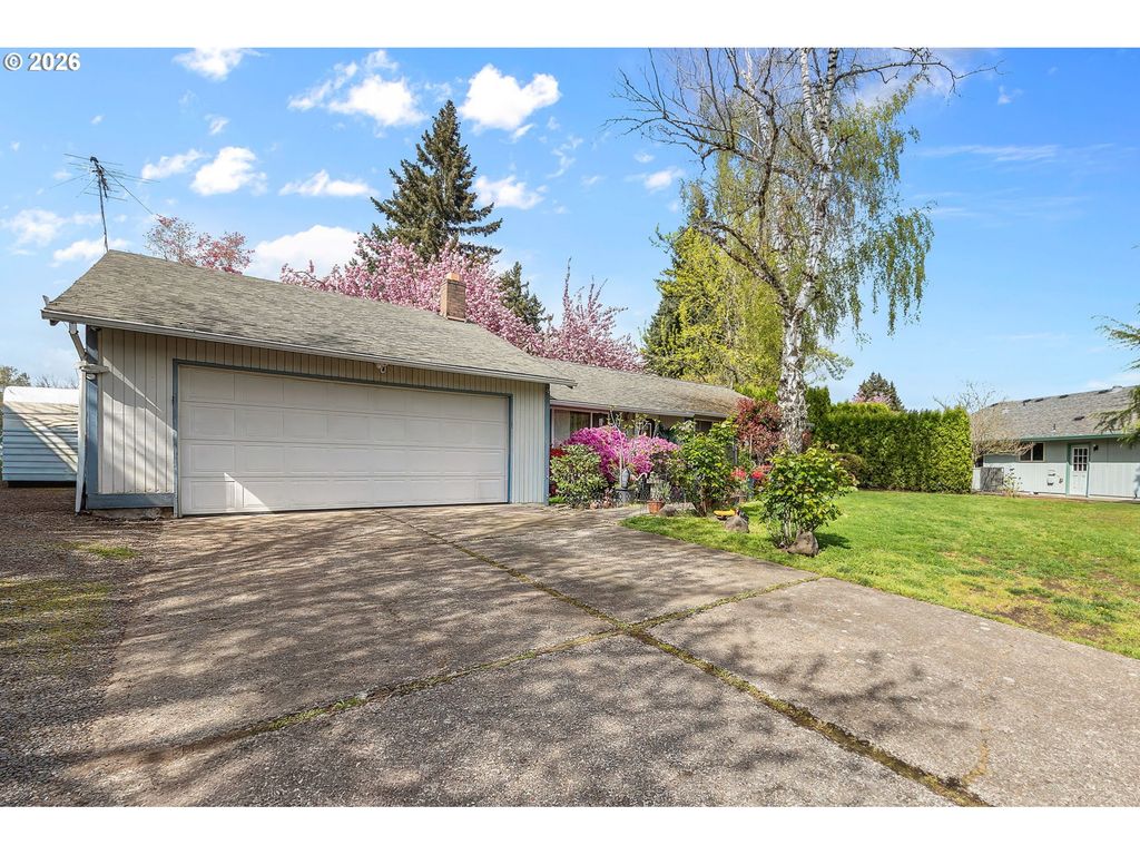 230 Sw 8TH Ave, Canby, OR 97013