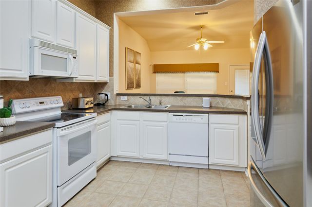 22 W Greenhill Terrace Place, The Woodlands, TX 77382