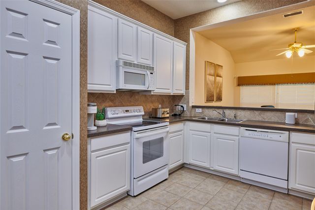 22 W Greenhill Terrace Place, The Woodlands, TX 77382