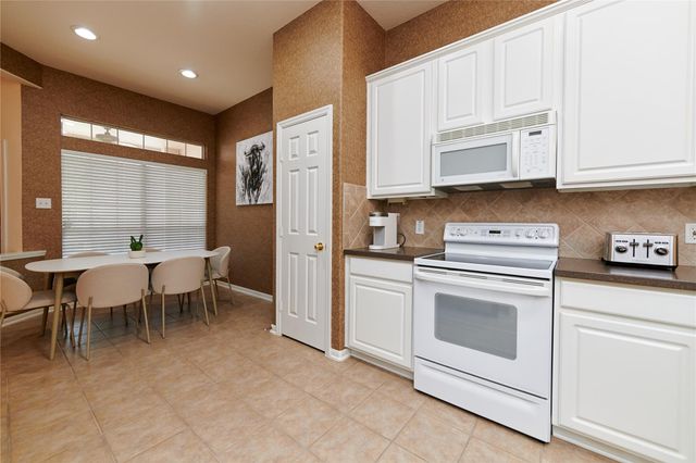 22 W Greenhill Terrace Place, The Woodlands, TX 77382