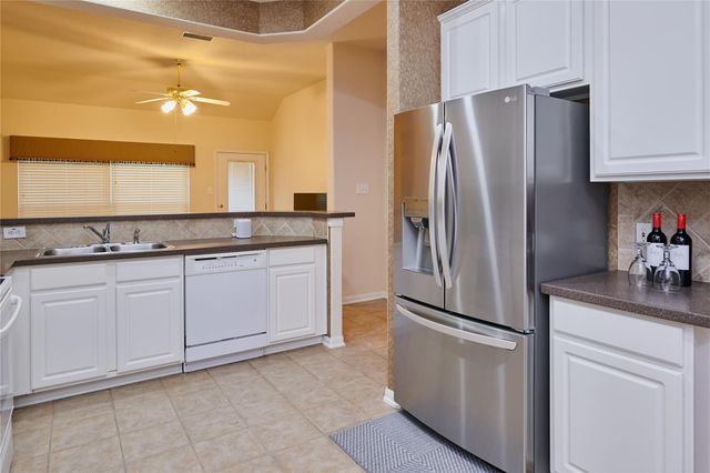 22 W Greenhill Terrace Place, The Woodlands, TX 77382