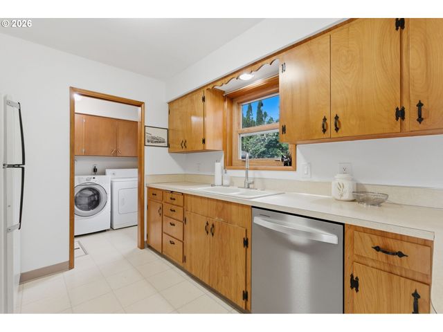 16816 Se HAIG St, Portland, OR 97236