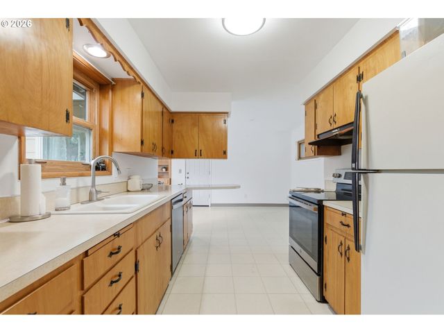 16816 Se HAIG St, Portland, OR 97236