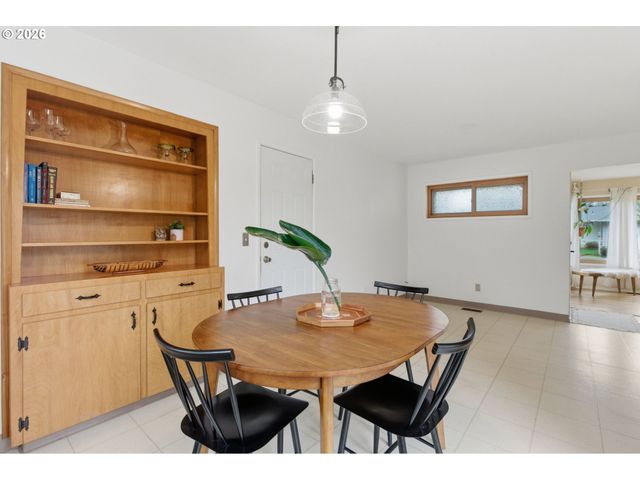 16816 Se HAIG St, Portland, OR 97236