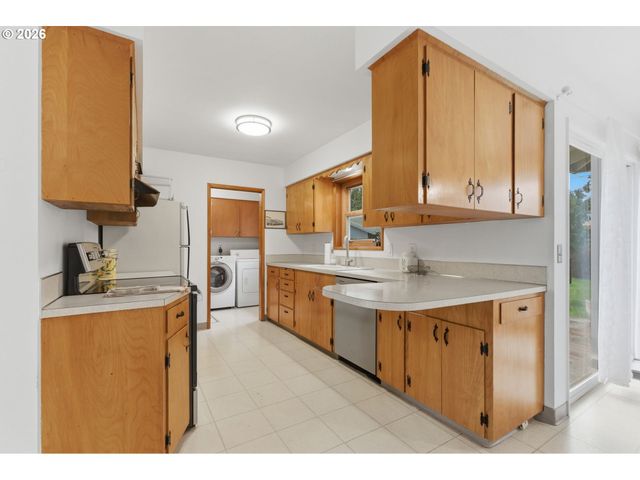 16816 Se HAIG St, Portland, OR 97236