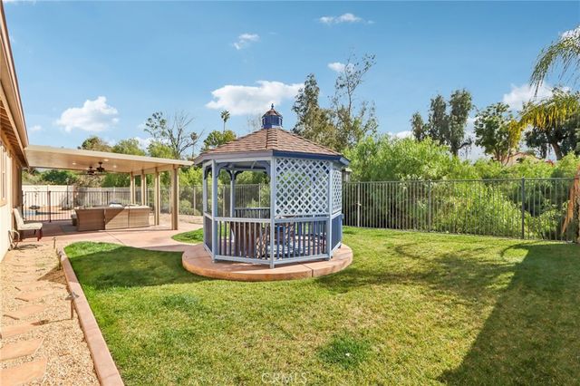 28833 Lemon Street, Highland, CA 92346