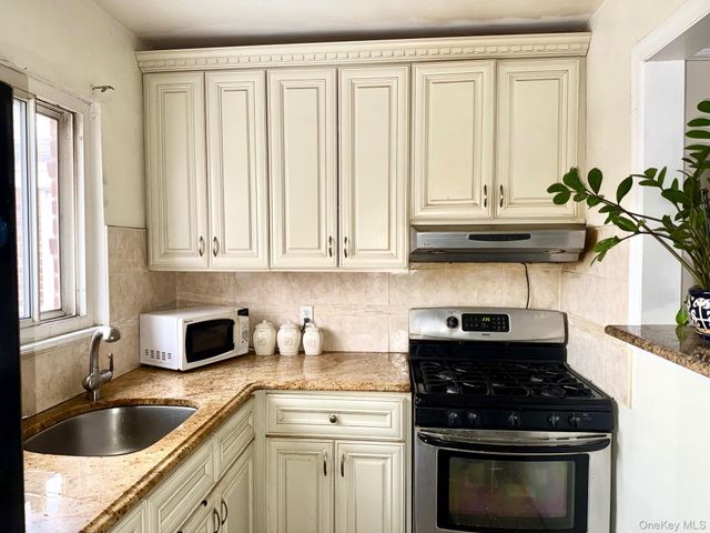 196-40 Pompeii Avenue 2B, Hollis, NY 11423