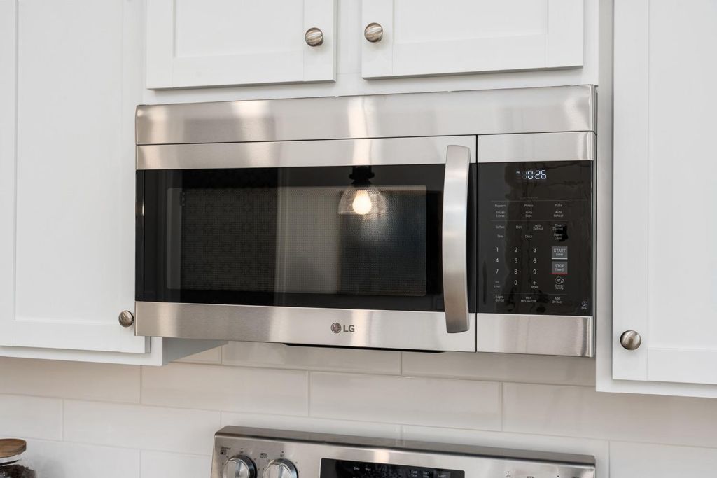 Image 16 of property listing at 6575 E Cresthaven Drive, Fresno, CA 93727