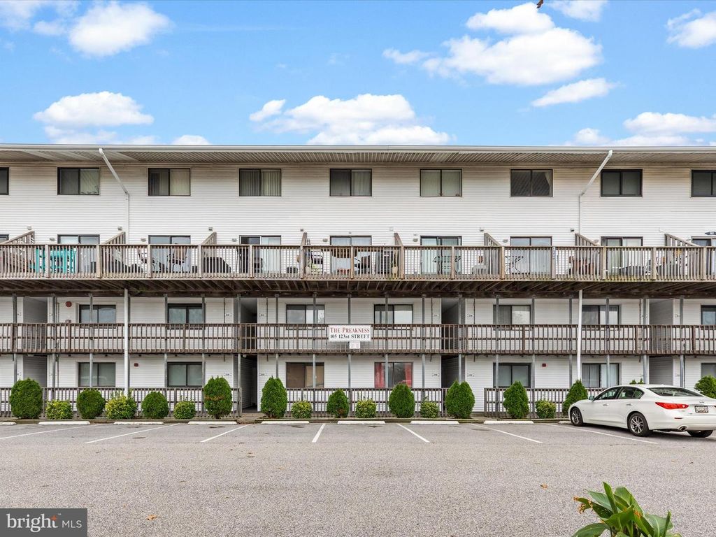 Image 2 of property listing at 105 123RD ST #353B2, Ocean City, MD 21842