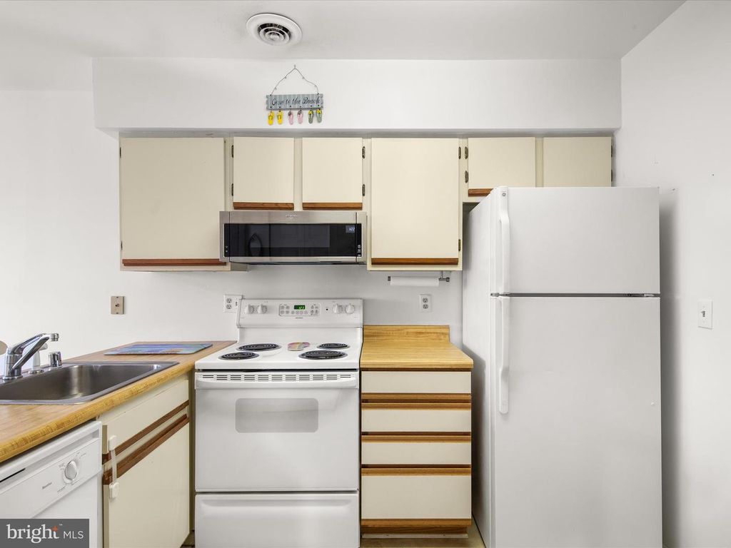 Image 4 of property listing at 105 123RD ST #353B2, Ocean City, MD 21842
