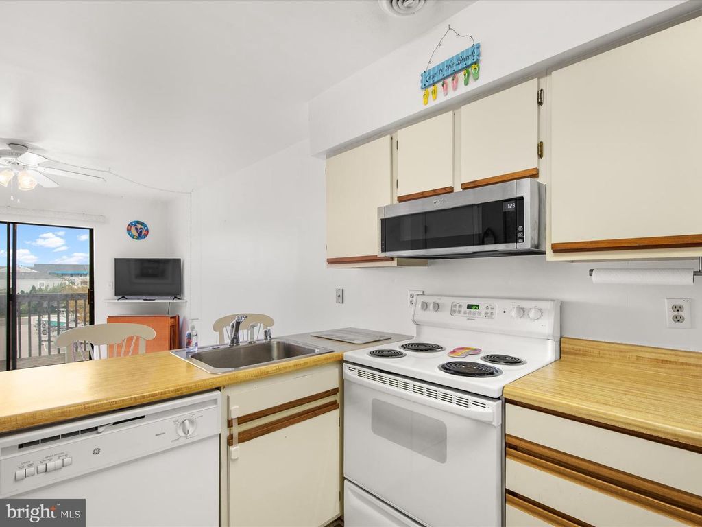 Image 5 of property listing at 105 123RD ST #353B2, Ocean City, MD 21842