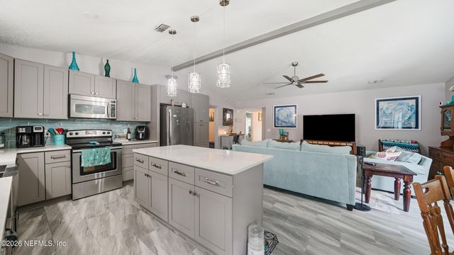 1695 SANDY HOLLOW Loop, Middleburg, FL 32068