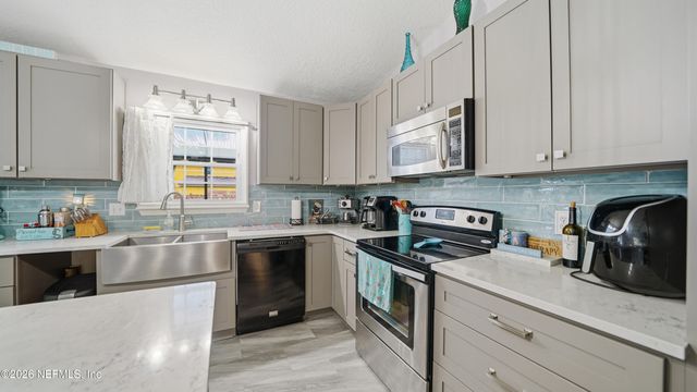 1695 SANDY HOLLOW Loop, Middleburg, FL 32068