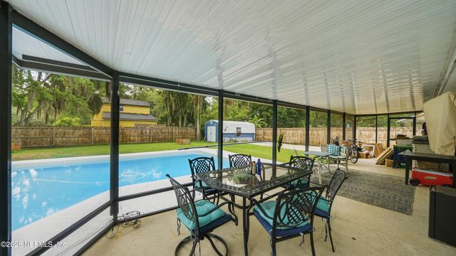 1695 SANDY HOLLOW Loop, Middleburg, FL 32068