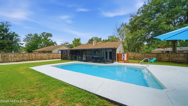 1695 SANDY HOLLOW Loop, Middleburg, FL 32068