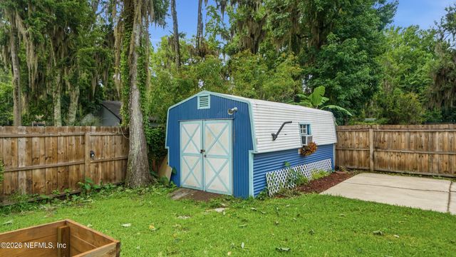 1695 SANDY HOLLOW Loop, Middleburg, FL 32068